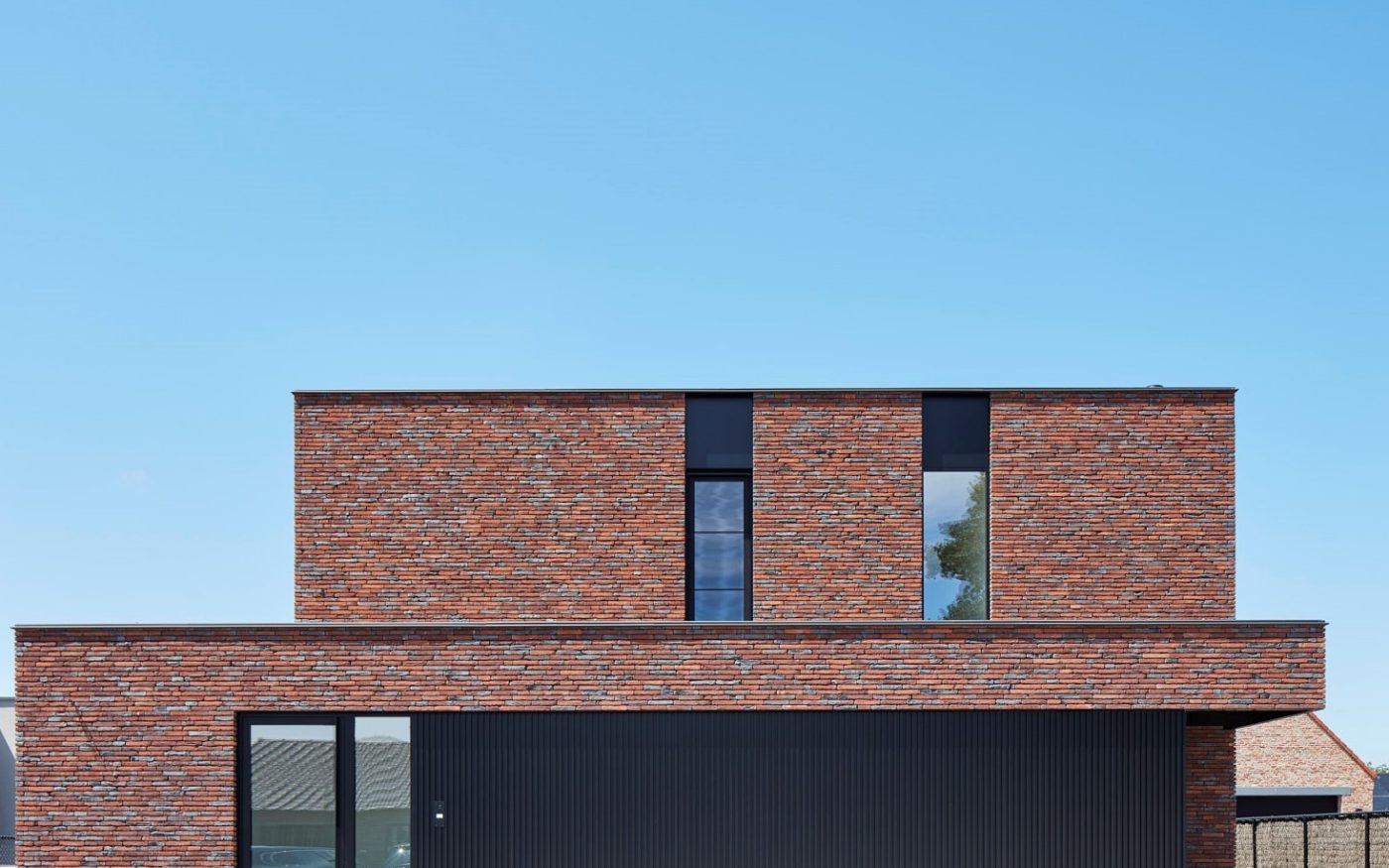 Nieuwbouw vrijstaande woning | Maaseik, België | Gevelbakstenen mix: Linaqua Vino HV LF256 en de Linaqua Viola HV LF256 | Architect: Studio Segers Architecten, Maaseik