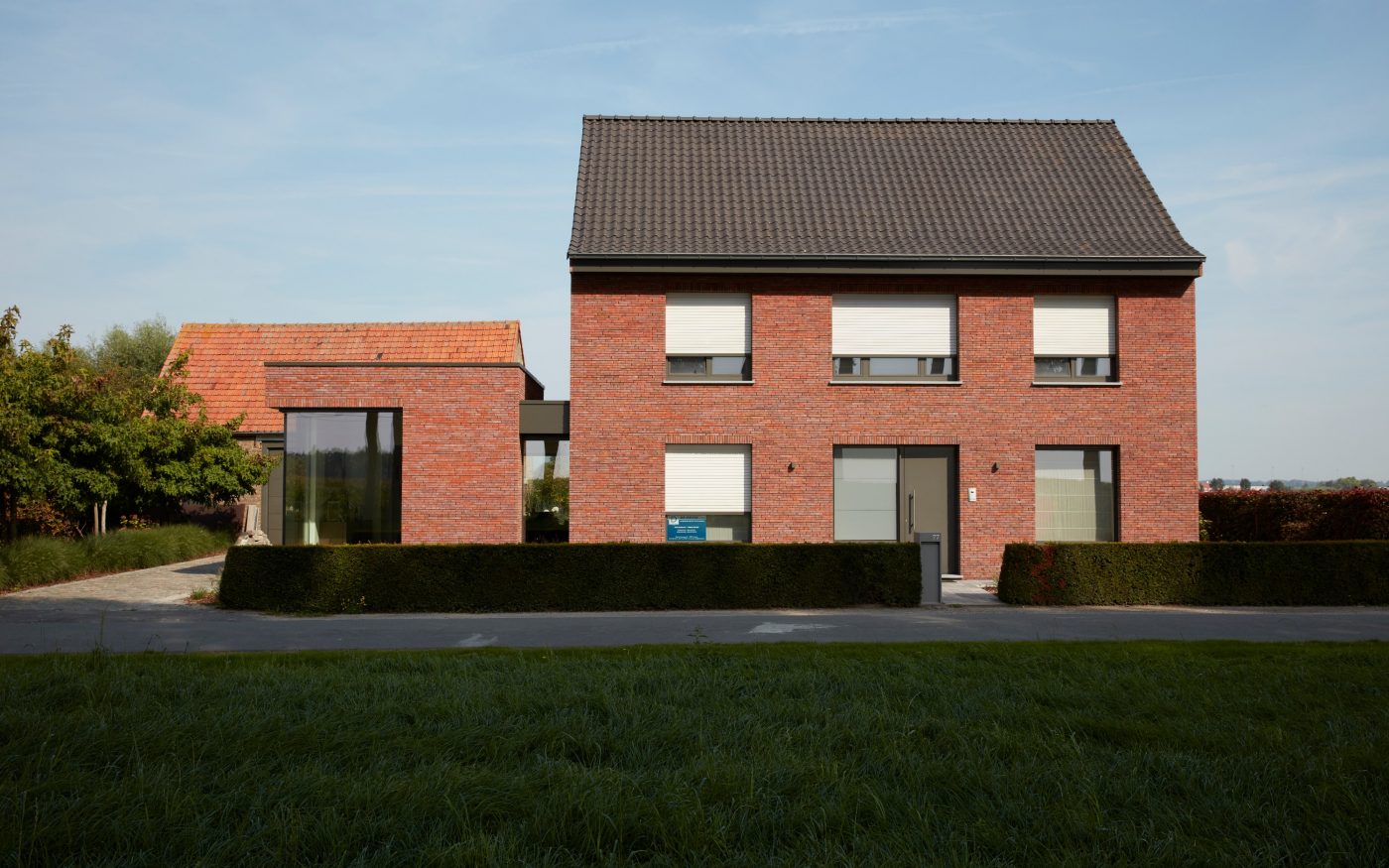 Uitbreiding vrijstaande woning, Dudzele (België) | Gevelbaksteen: Metropolis Aula Rood SP EB240 | Architectuurkantoor Monbaliu, Dudzele