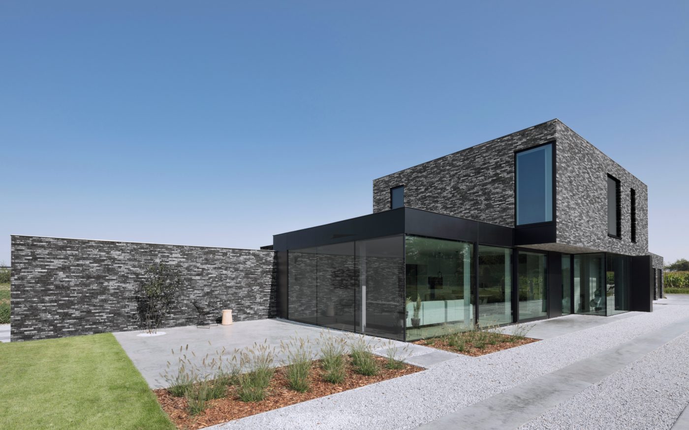 Renovatie vrijstaande woning | Veldegem, België | Gevelbaksteen: Metropolis Vesta Zwart SP EB240 | Architect: Klou Architecten, Roeselare