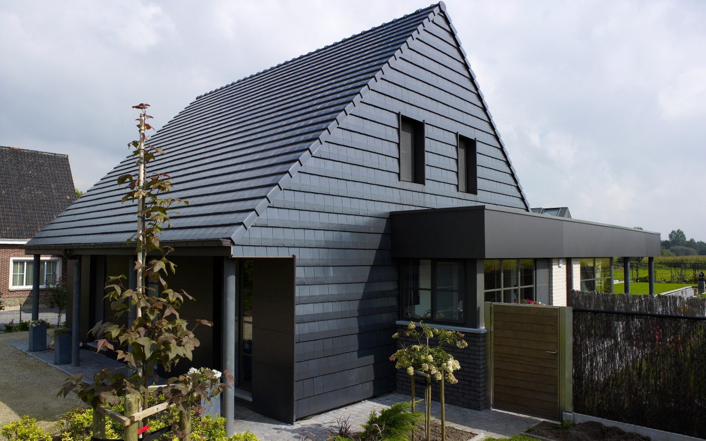 Nieuwbouw vrijstaande woning | De Pinte, België | Dakpan: Datura matzwart verglaasd