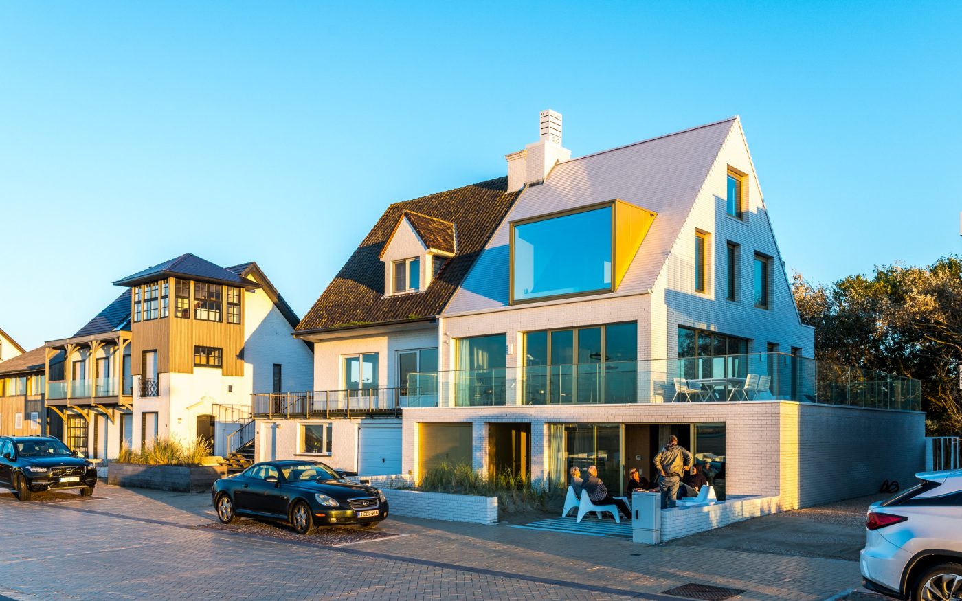 Renovatie 2-onder-1 kap woning Zeebrugge, (België) | Gevelbakstenen: Crystal Wit SP WF | Dakpan: Leipan 301 wit geglazuurd (op aanvraag)