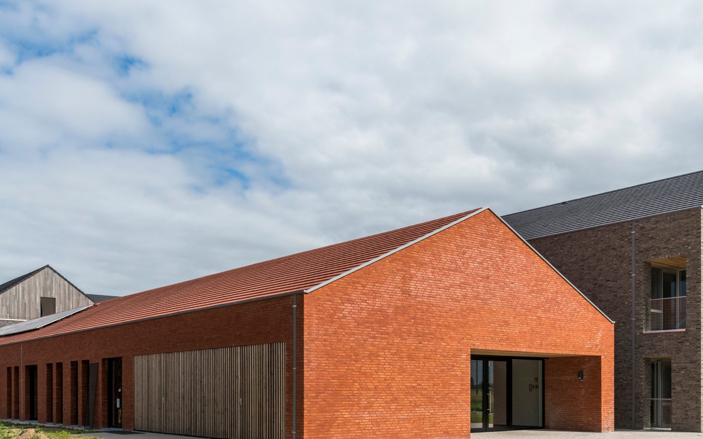 Nieuwbouw woonzorgcentrum | Alveringem, België | Gevelbaksteen: Amfora Rubino WS WF