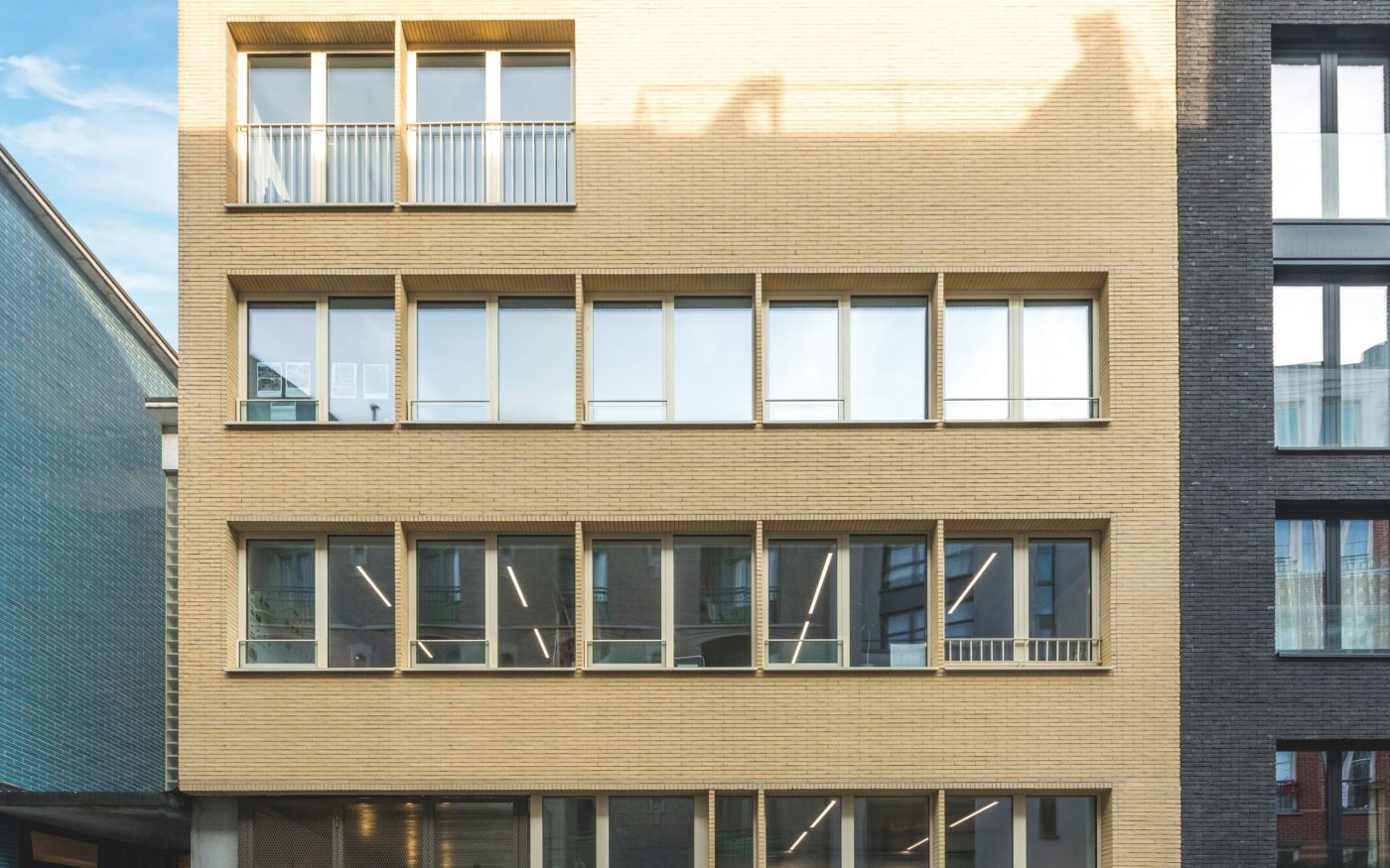 Nieuwbouw kantoor | Brussel, België | Gevelbaksteen: Archipolis Vegas Geel SP LF400 EB65 | Architect: Agwa, Schaarbeek