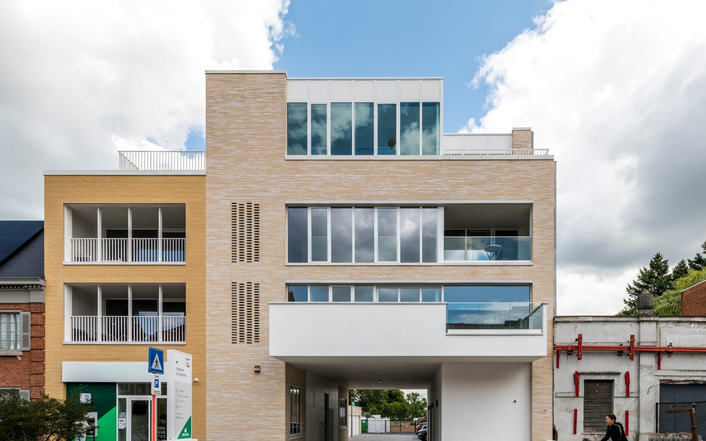 Nieuwbouw appartementen | Kortrijk, België | Gevelbakstenen: Archipolis Nemo Wit en de Archipolis Vegas Geel 