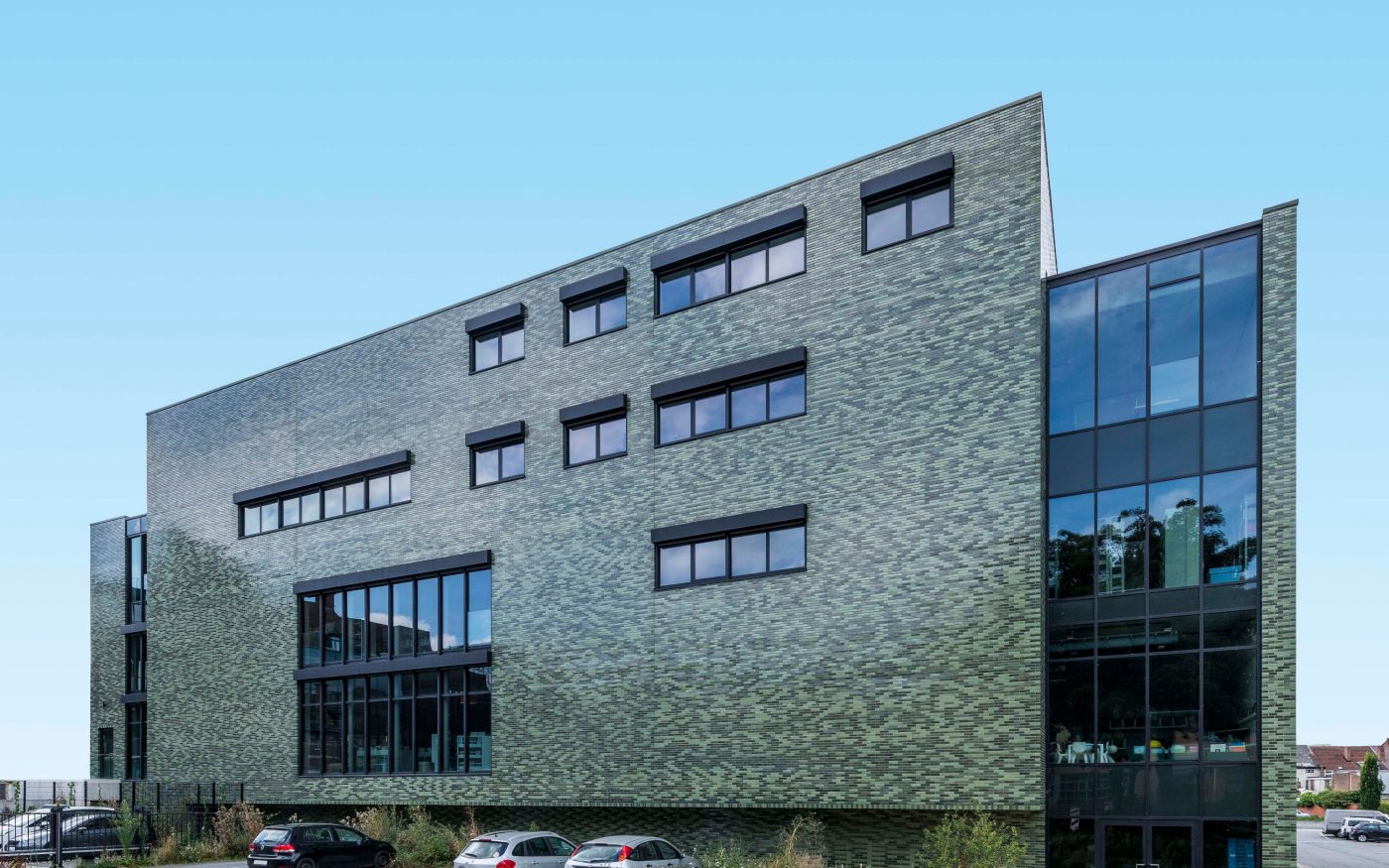 Nieuwbouw stadsbibliotheek | Geraardsbergen, België | Gevelbakstenen: maatwerk glazuurstenen