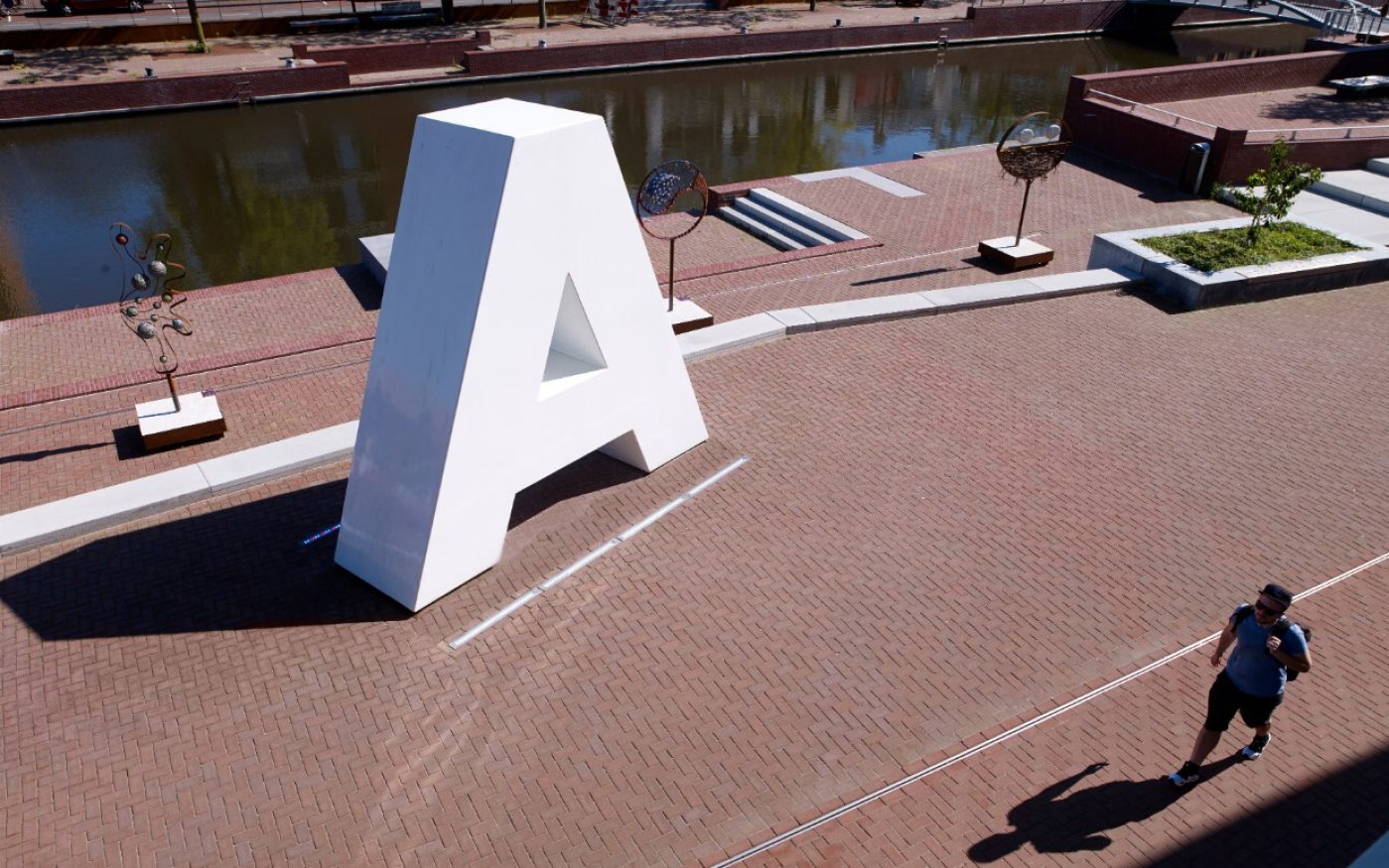 Duurzaamste stadhuis van Nederland | Gemeentehuis, Almelo | Straatbakstenen: Padova DF, Nero DF en Bruno KK