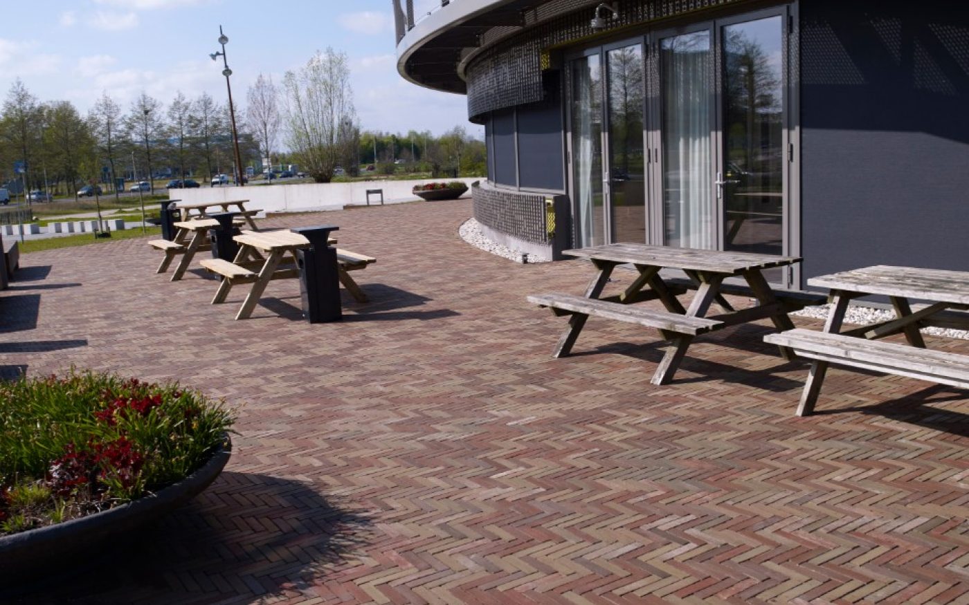 Een kristal met vele facetten | STOAS Hogeschool, Wageningen | Straatbakstenen: Varia wasserstrich mix WF