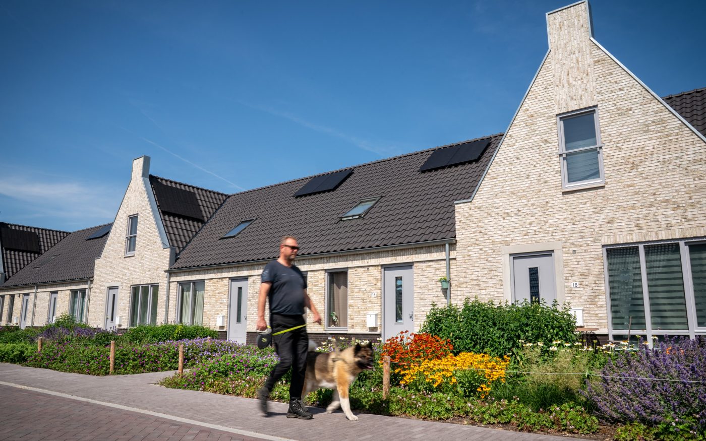 22 sociale huurwoningen | Plan Liesdaal, Maren-Kessel | Gevelbaksteen: Alta Fjord WS WF215 EB65 | Dakpan: MaduraMax leikleur mat engobe