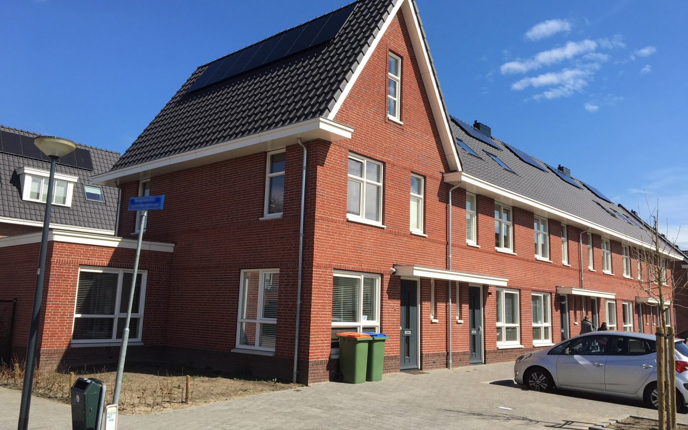 Nieuwbouw 2-onder-1-kap- en Tussenwoningen | Burgemeester Luysterburghstraat, Breda | Dakpan: Alegra 10 TE Leikleur Mat Engobe 703 | Gevelbaksteen: Iberia-serie Andalucia HV WF