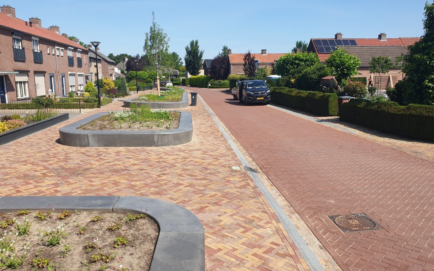Herinrichting openbare weg Oranjebuurt | Afferden | Straatbakstenen mix
