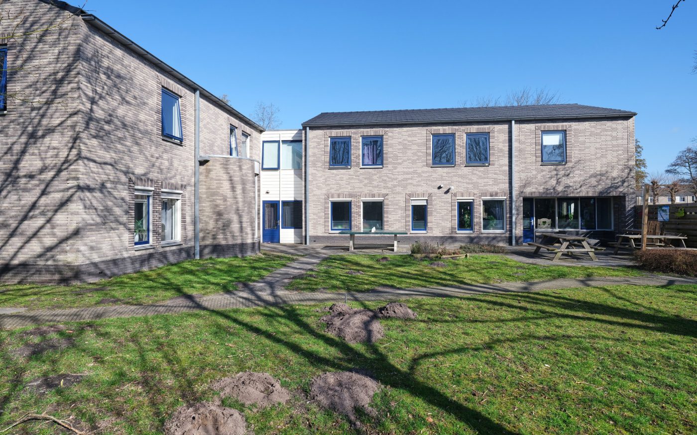 Renovatie woonvoorziening Ons Huis Assen | EcoBrick. Gevelbakstenen: Forum Cromo HV EB, Forum Prata HV EB, Agora Zwart HV EB. Architect: Dedem Architectuur.. Opdrachtgever: stichting Cosis. Aannemer: Brands Bouwgroep BV Emmen.