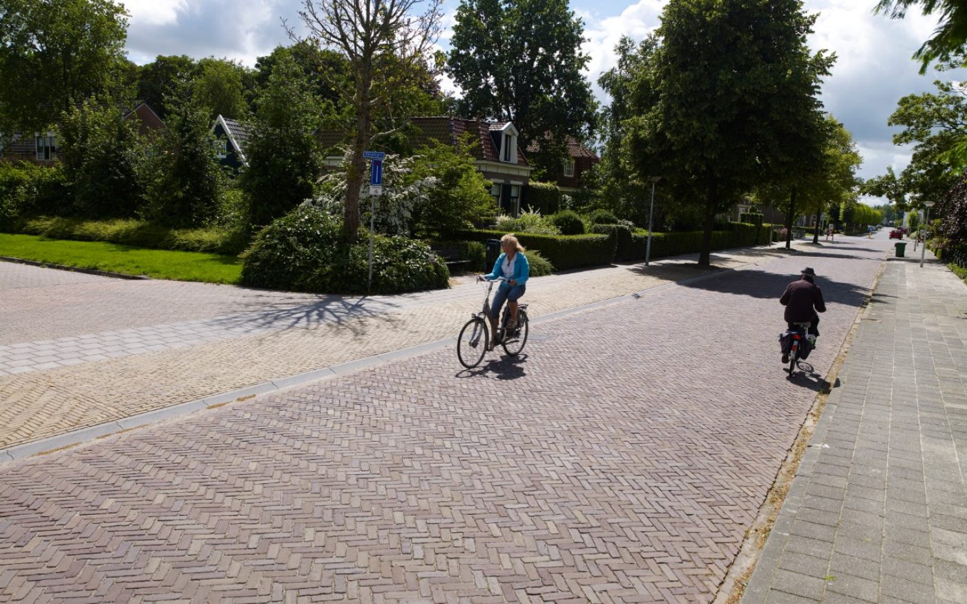 Herinrichting Lageweg, Bergum | Straatbakstenen: Bruno wasserstrich WF en de Brons wasserstrich DF