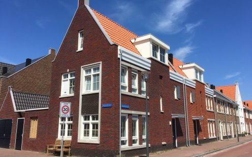 Nieuwbouw Tussenwoningen | Visserijstraat - Noorderhoofd, Waterfront, Harderwijk | Dakpannen: Alegra 12 Leikleur Mat Engobe 703 en Alegra 12 Natuurrood+ 652 | Gevelbakstenen: Marowijne Zwart Zand,  Avior en de Branda HV WF