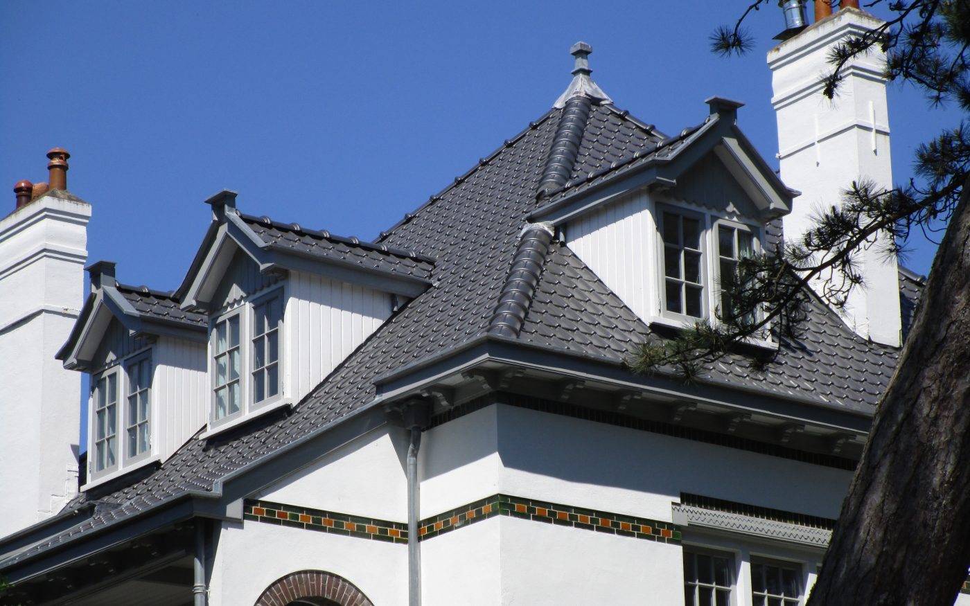 Renovatie villa, Overveen | Dakpan: TdN44 leikleur mat verglaasd 