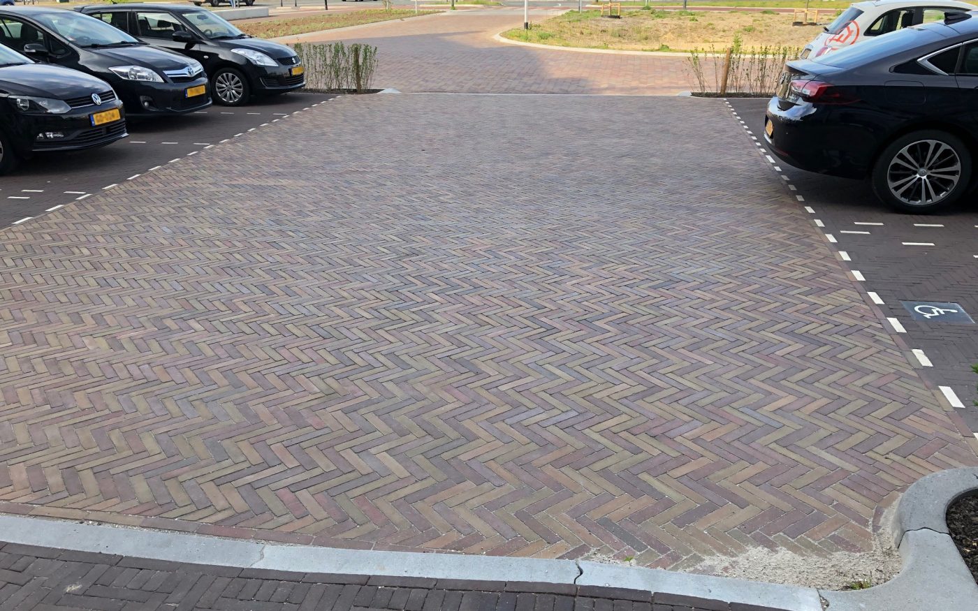 Herinrichting openbare ruimte | Stationsomgeving Colmschate, Deventer | Straatbakstenen: Argenti WF en Omber WF en mix 