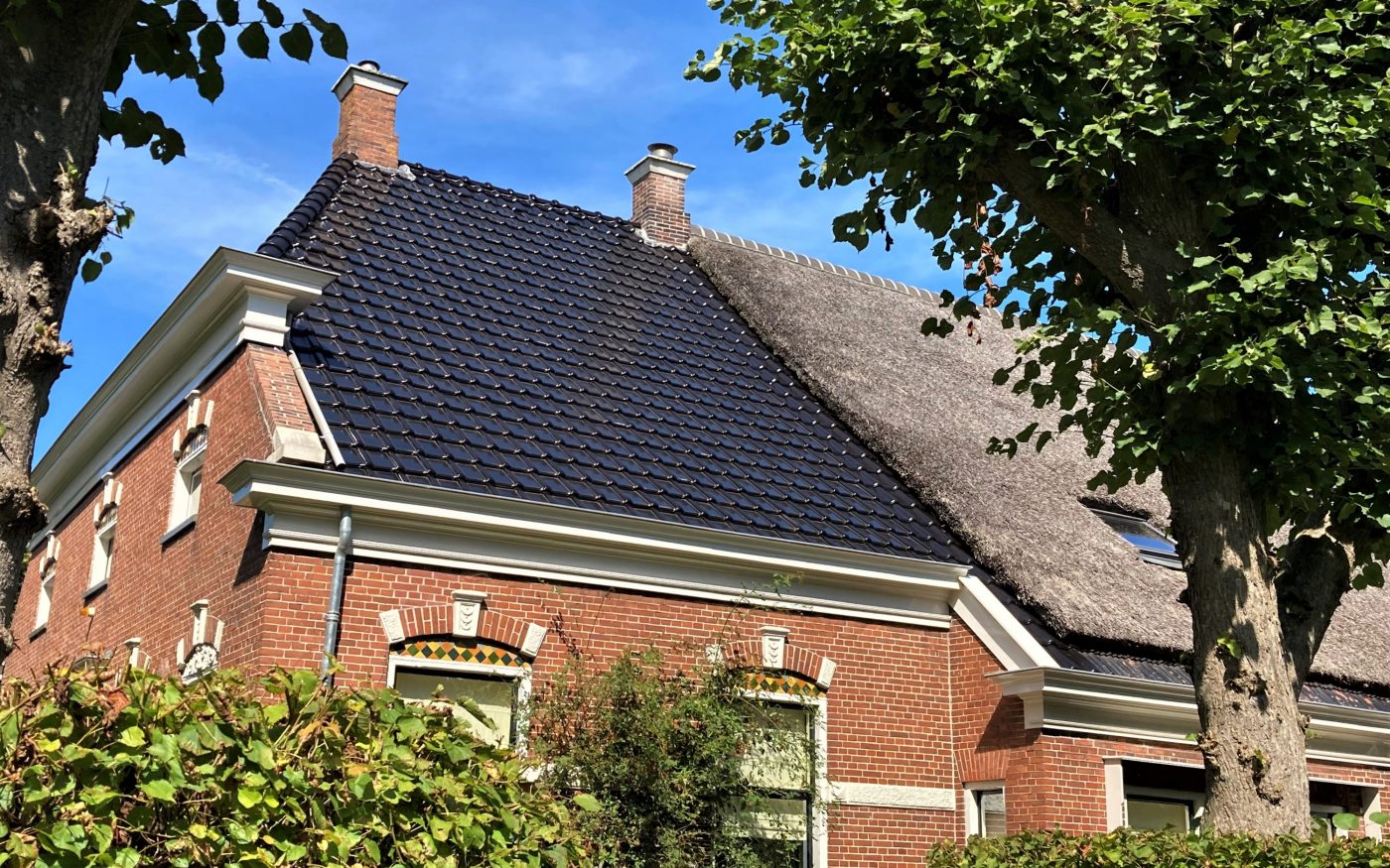 Roof renovation historical farm with Wevolt solar roof tile | Onnen 
