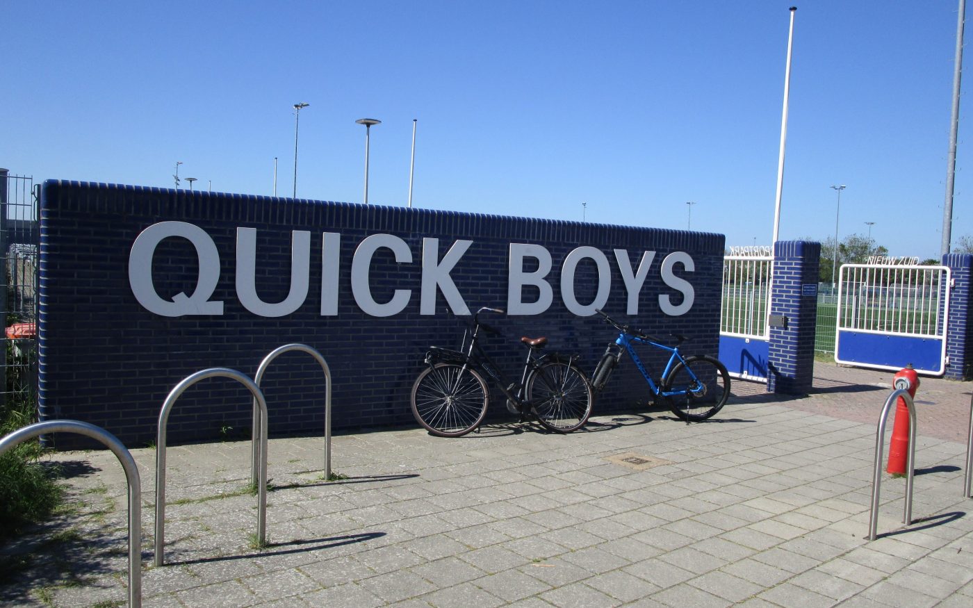 Clubgebouw Quick Boys, Katwijk | Glazuurbaksteen Crystal Blue SP WF