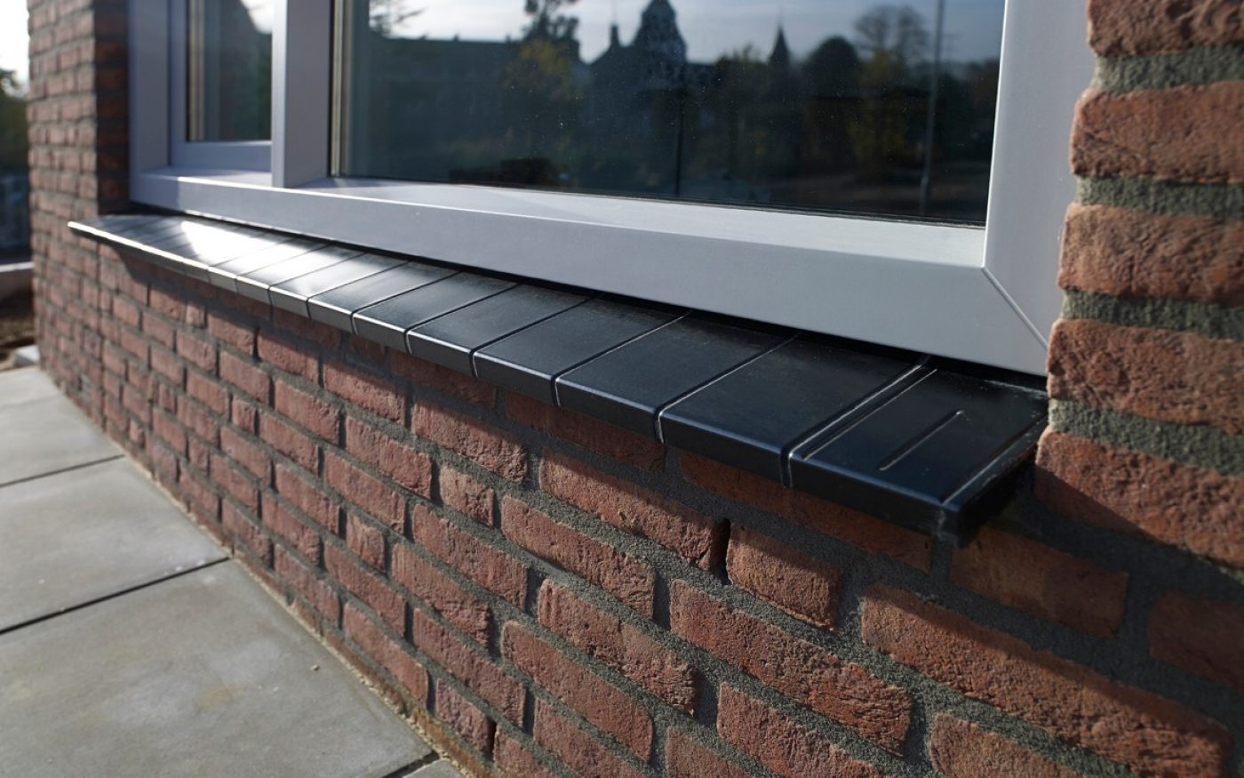 New construction window sills enclosed houses, Heel. Terca ceramic, black window sill.