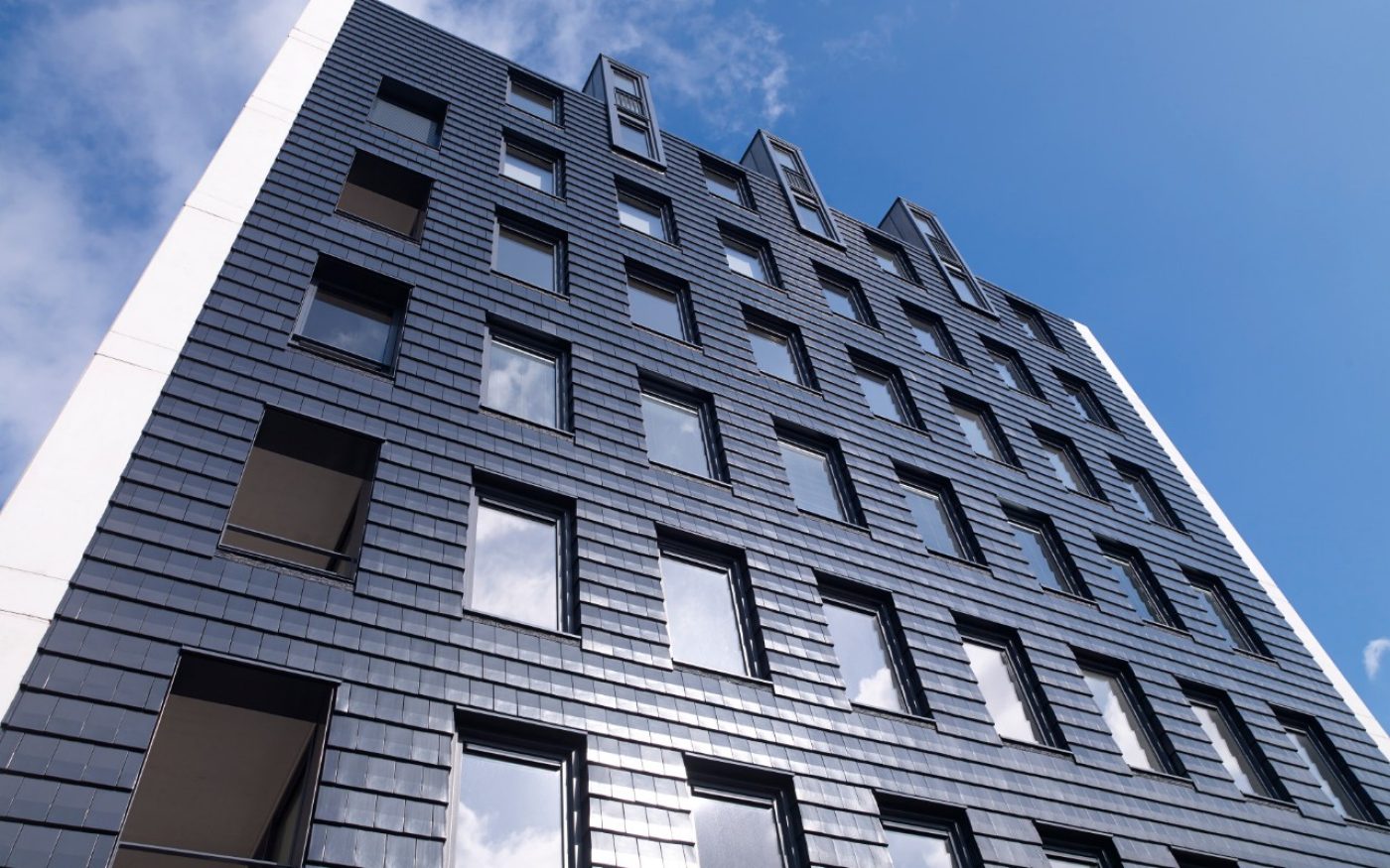 Nieuwbouw Appartementen en Winkels De Citadel | Colonnade, Assen | Dakpan: Datura Mat Leizwart Geglazuurd 756