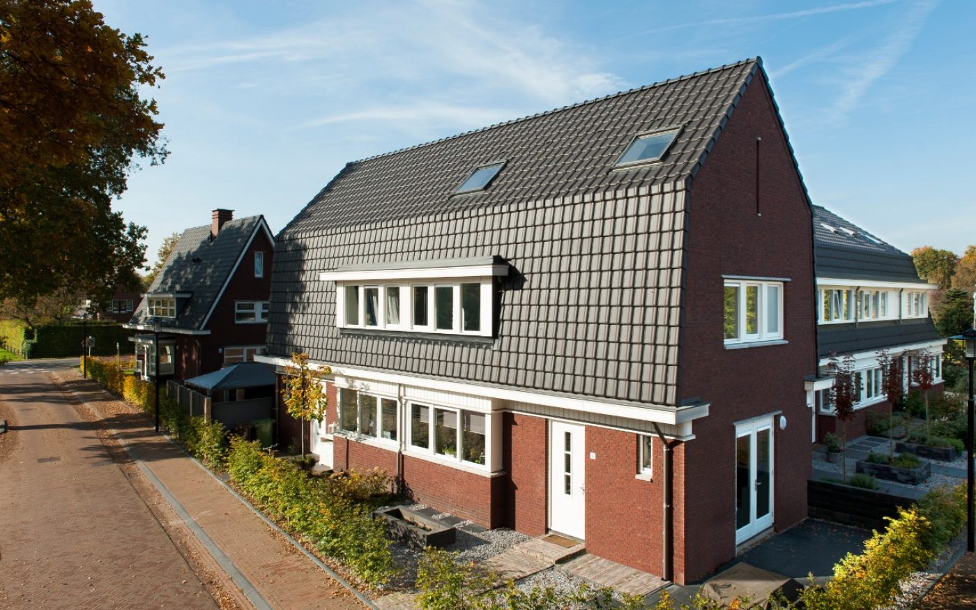 Nieuwbouw 2-onder-1-kap- en Tussenwoningen | De Eekhoorn, Lunteren | Gevelbakstenen: Espa HV WF | Dakpannen: Alegra 10 leikleur mat engobe en Madura leikleur mat engobe