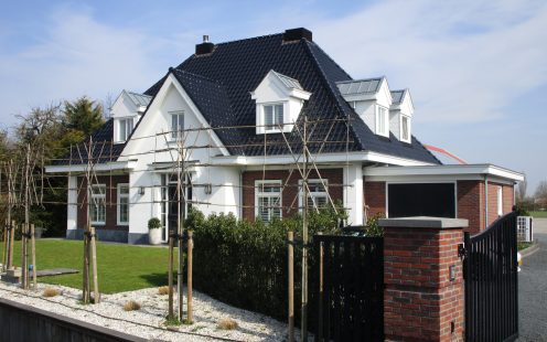 Nieuwbouw vrijstaande woning, Ter Aar | Dakpan: VHV Vario matzwart verglaasd | Gevelbakstenen: Altair HV WF