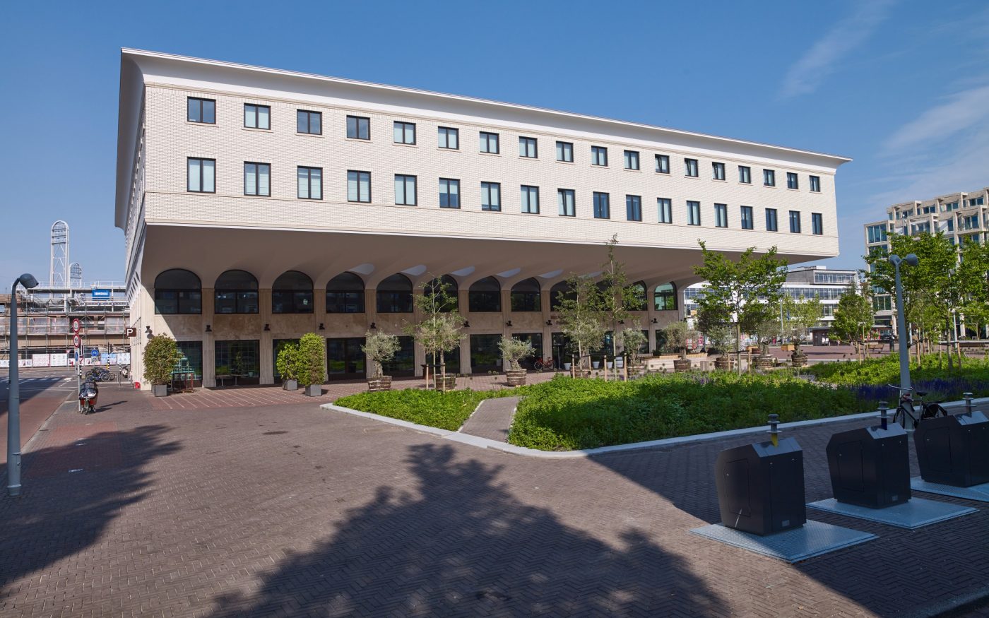 Nieuwbouw Culinair Centrum en Hotel Project Zuidblok | Stadionplein, Amsterdam | Gevelbakstenen: Maatwerk Glazuurbakstenen