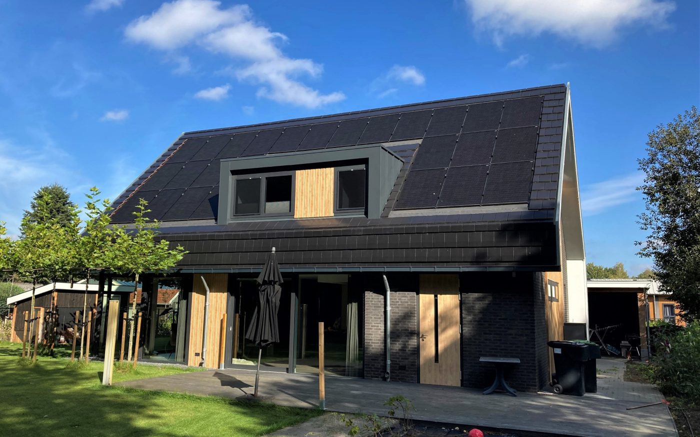 Nieuwbouw vrijstaande woning, Ermelo | Dakpan: Actua 10 Zwart edel-engobe