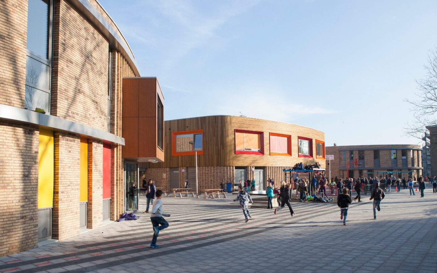 Nieuwbouw complex Brede School | Leeuwerikstraat, Leiderdorp | Lichtbrons Gesinterd HV WF
