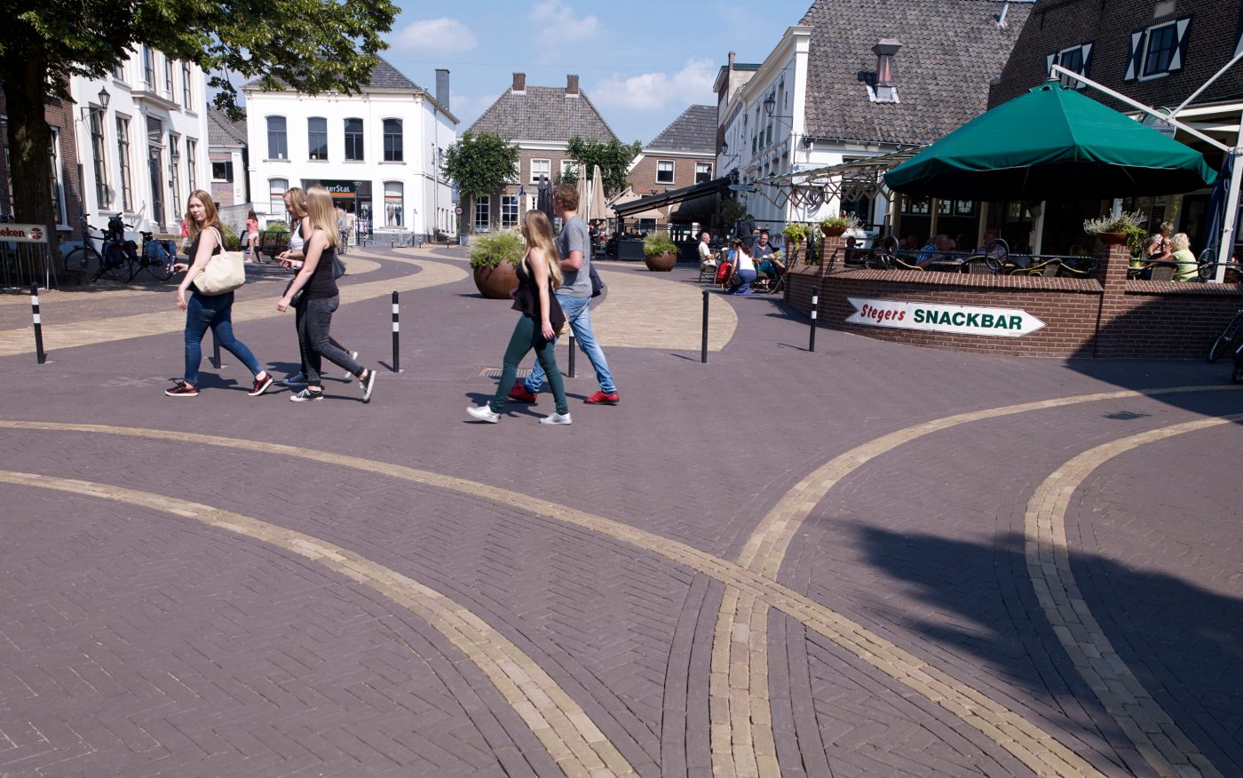 Herinrichting, centrumplan, Aalten | Straatbakstenen: Nero DF en Hemelsblauw geglazuurd