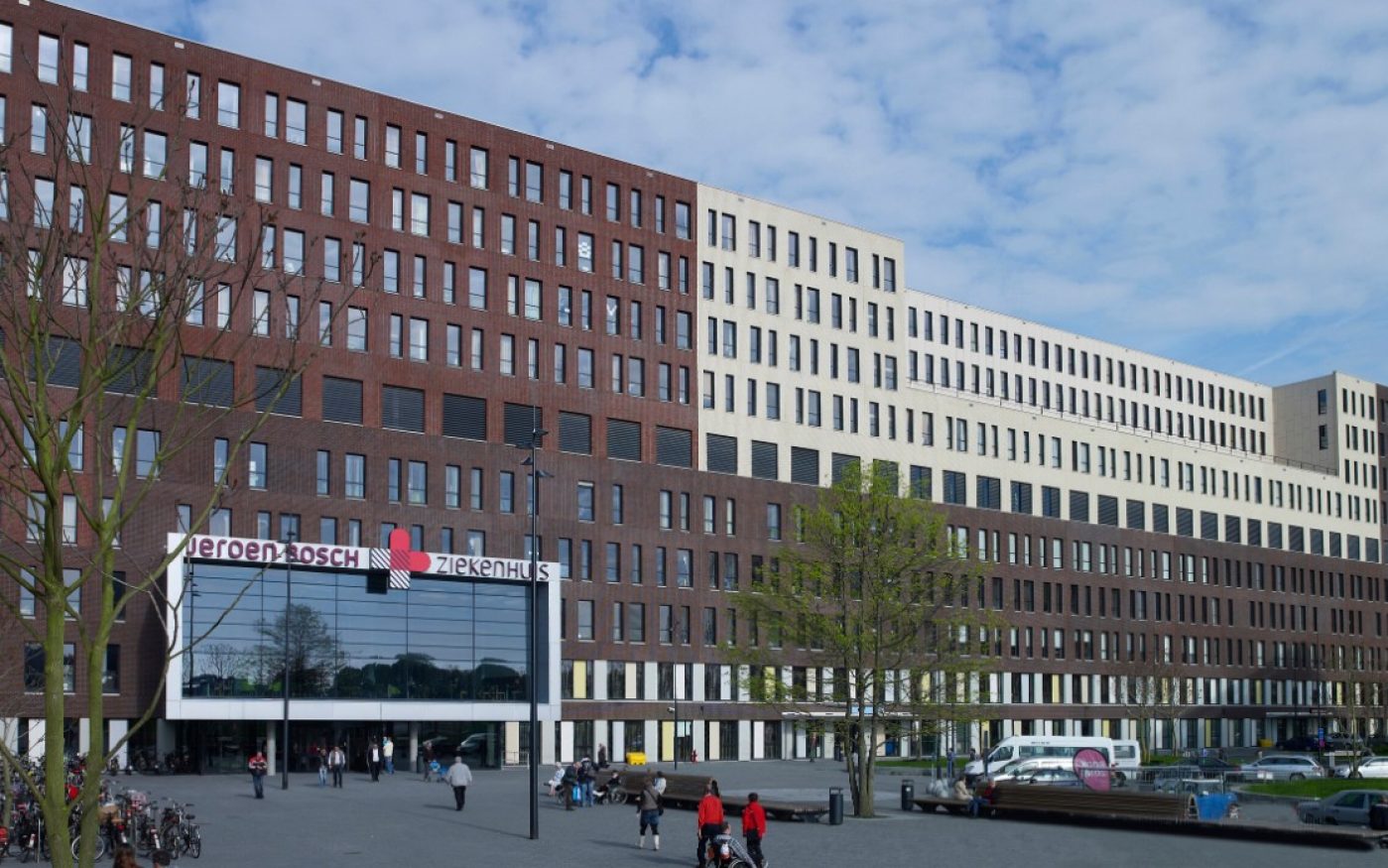 Nieuwbouw Jeroen Bosch Ziekenhuis | Henri Dunantstraat, 's-Hertogenbosch | Gevelbakstenen: Dommelrood Gereduceerd en Wit HV WF en DF, Swettebont HV WF, Elmore en Essex HV