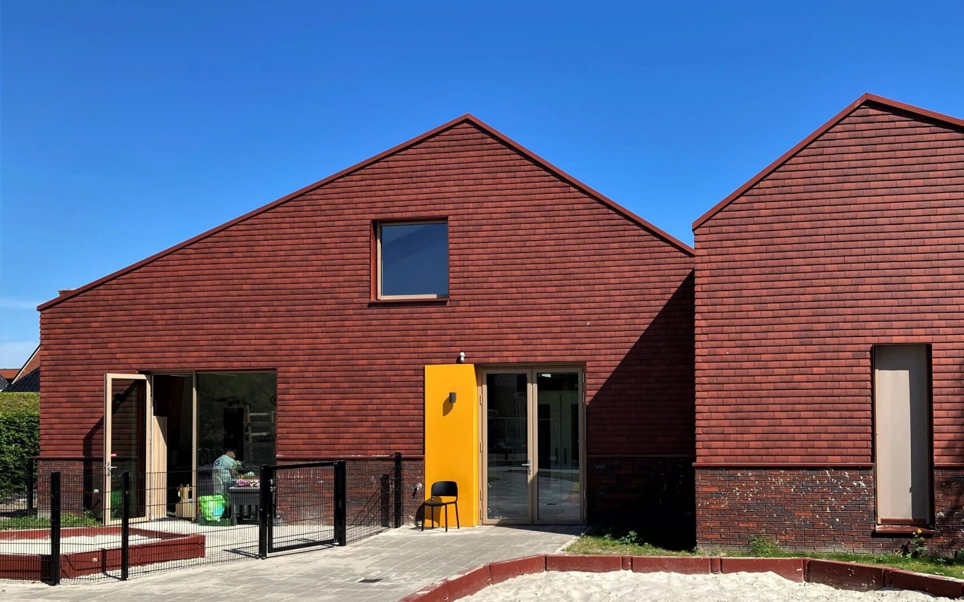 Kindcentrum de Noordster | Usquert, Groningen | Dakpan: Leipan301 amarant engobe