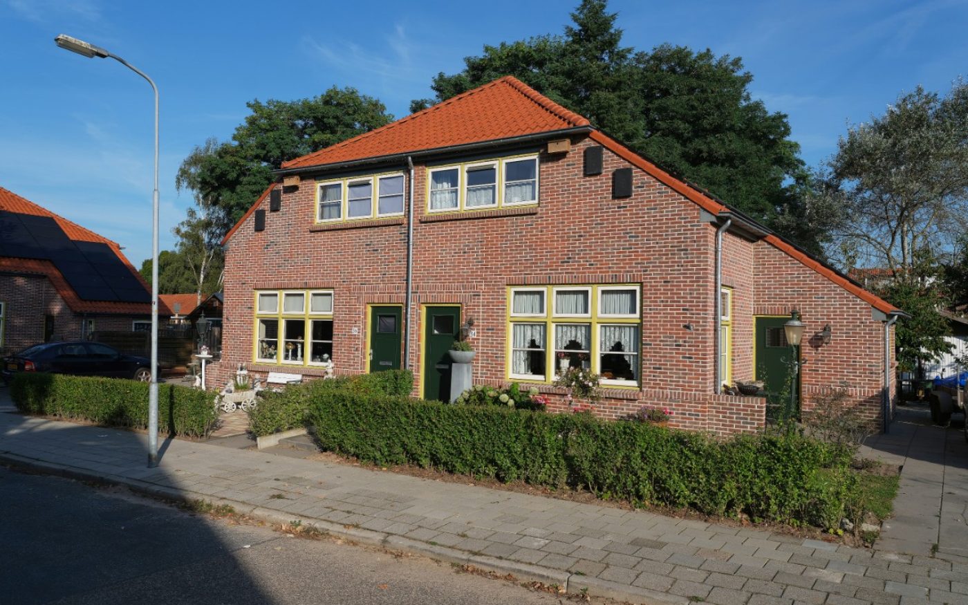 Renovatie 50 woningen | Kolkakkerweg, Ede | Gevelbaksteen: Rood Kolengestookt VB RE | Dakpan: OVH Vario natuurrood+ 