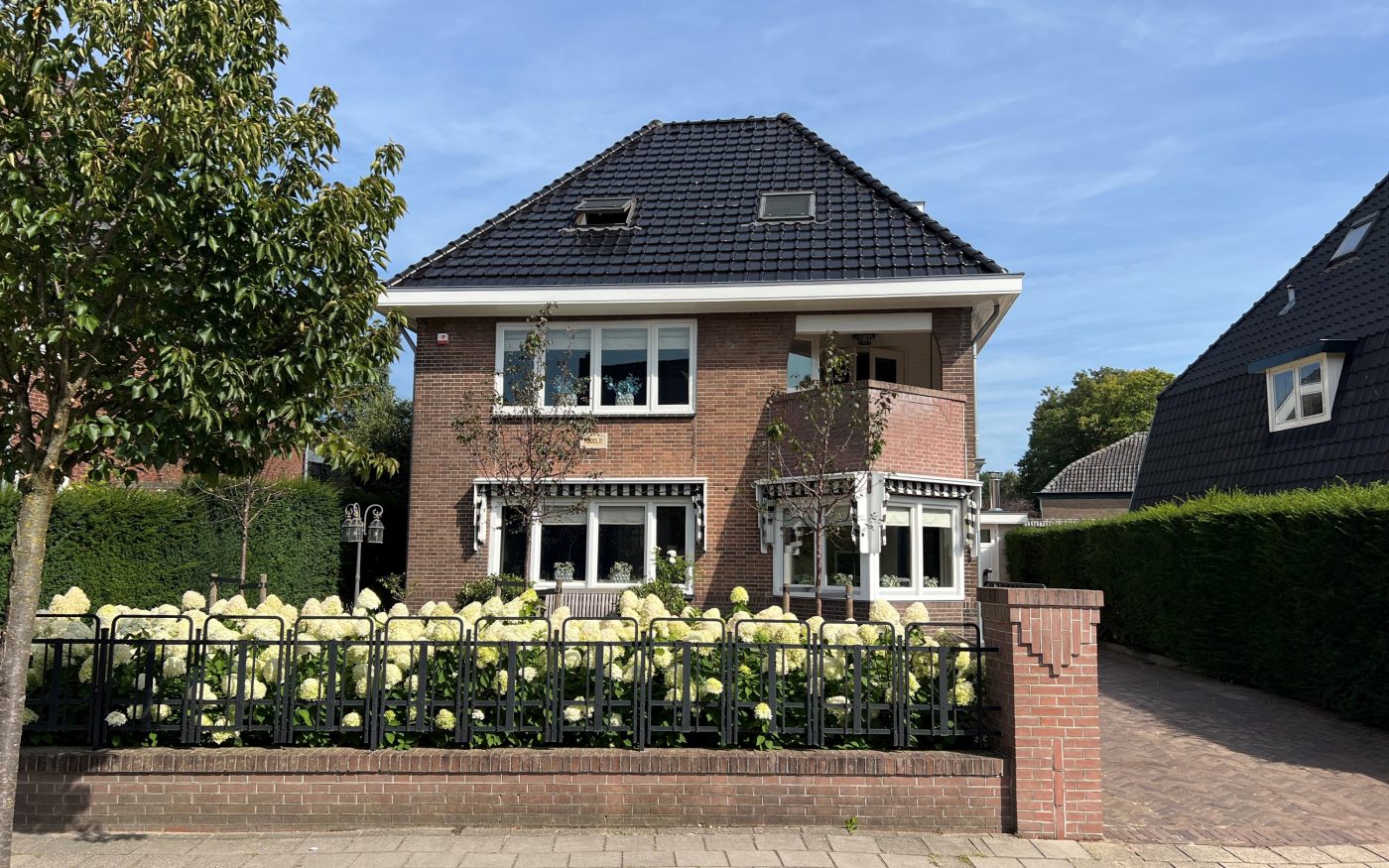 Renovatie vrijstaande woning | Baarn | Dakpan: Alegra 10 Wevolt zwart edel-engobe