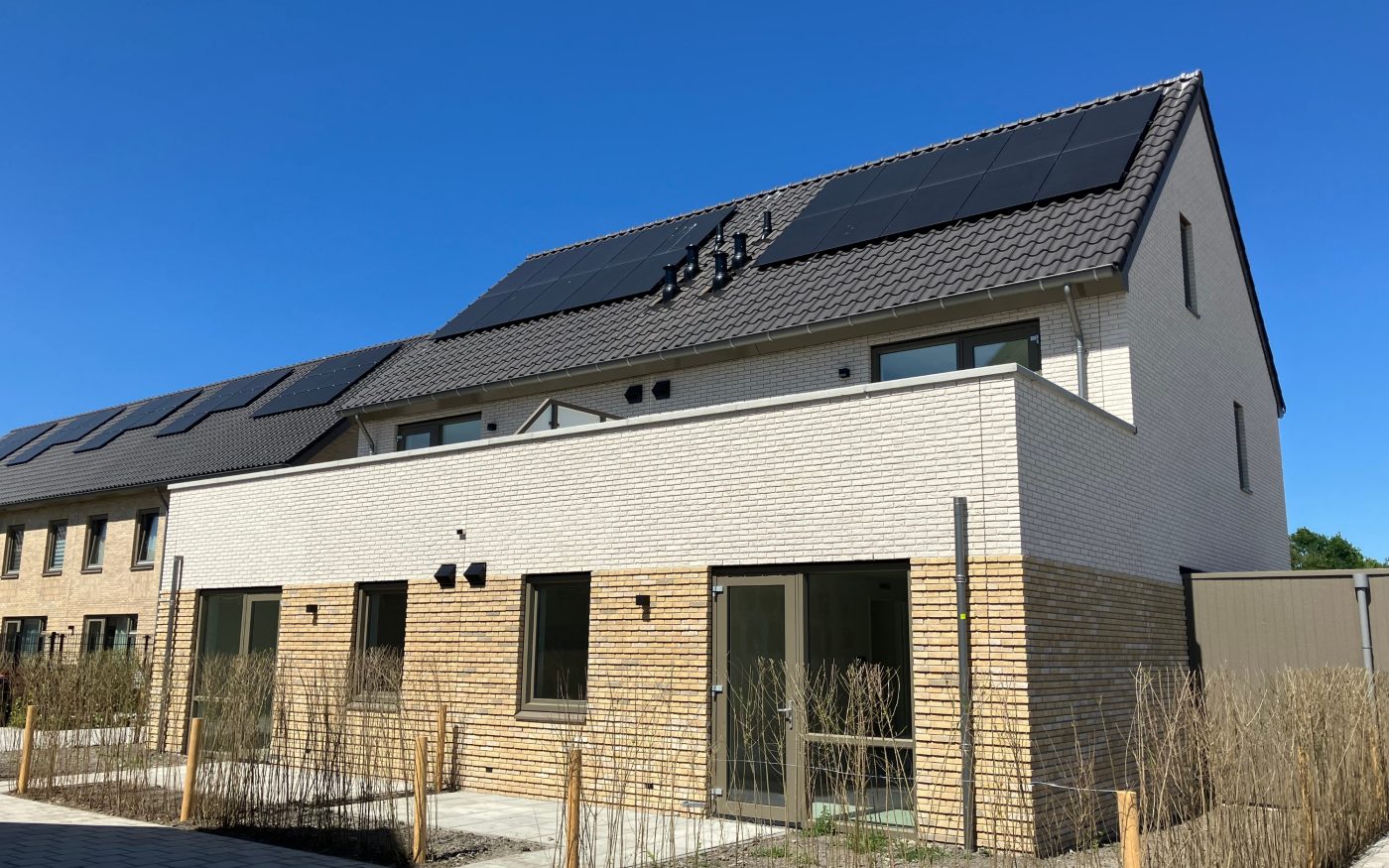 Nieuwbouw 60 woningen | Noorderlicht, Warmenhuizen | Dakpan: MaduraMax natuurrood, leikleur mat engobe en zwart edel-engobe