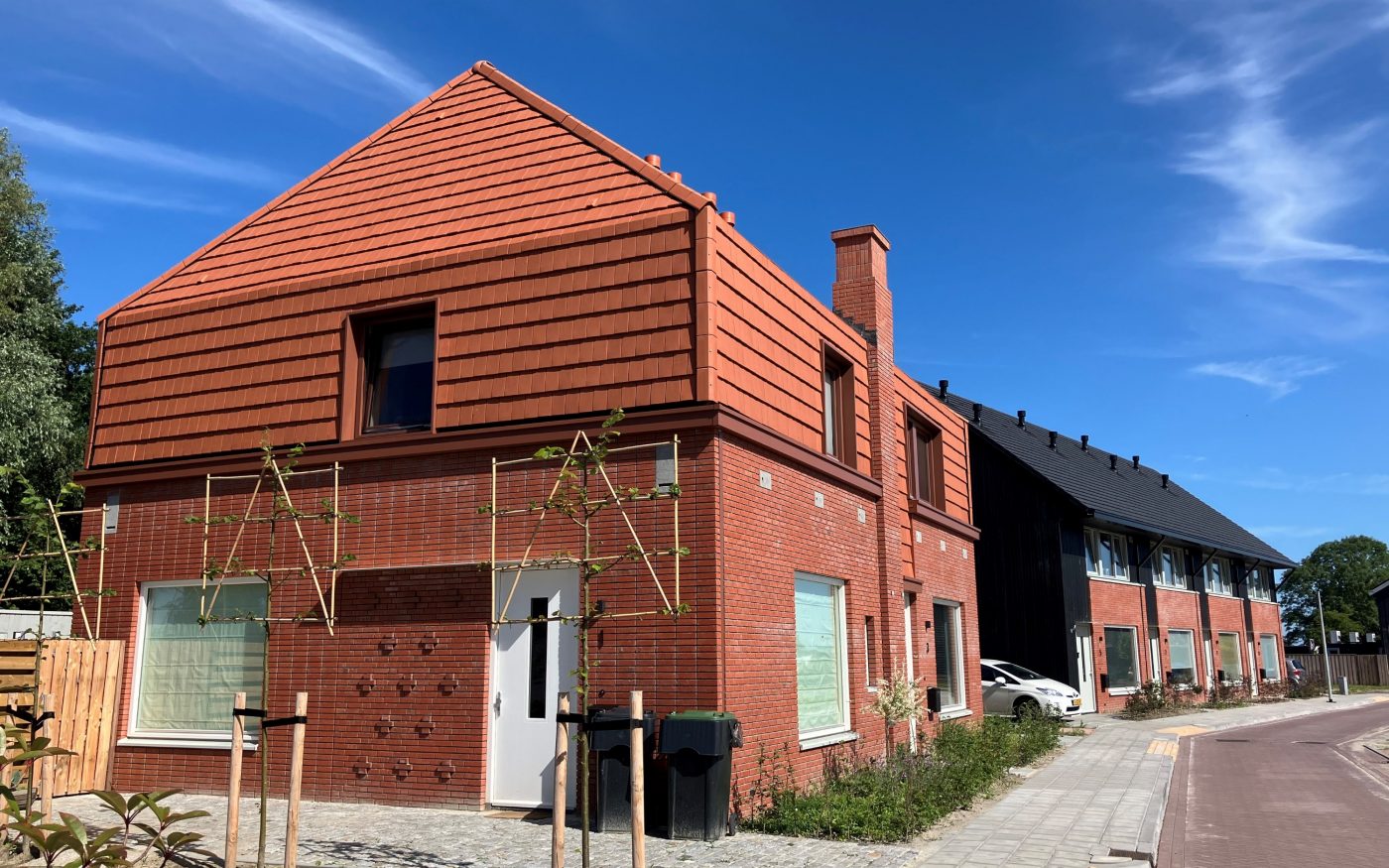 Nieuwbouw 17 woningen | Poelweg, Zandeweer II | Dakpan: Vauban natuurrood en leikleur mat engobe