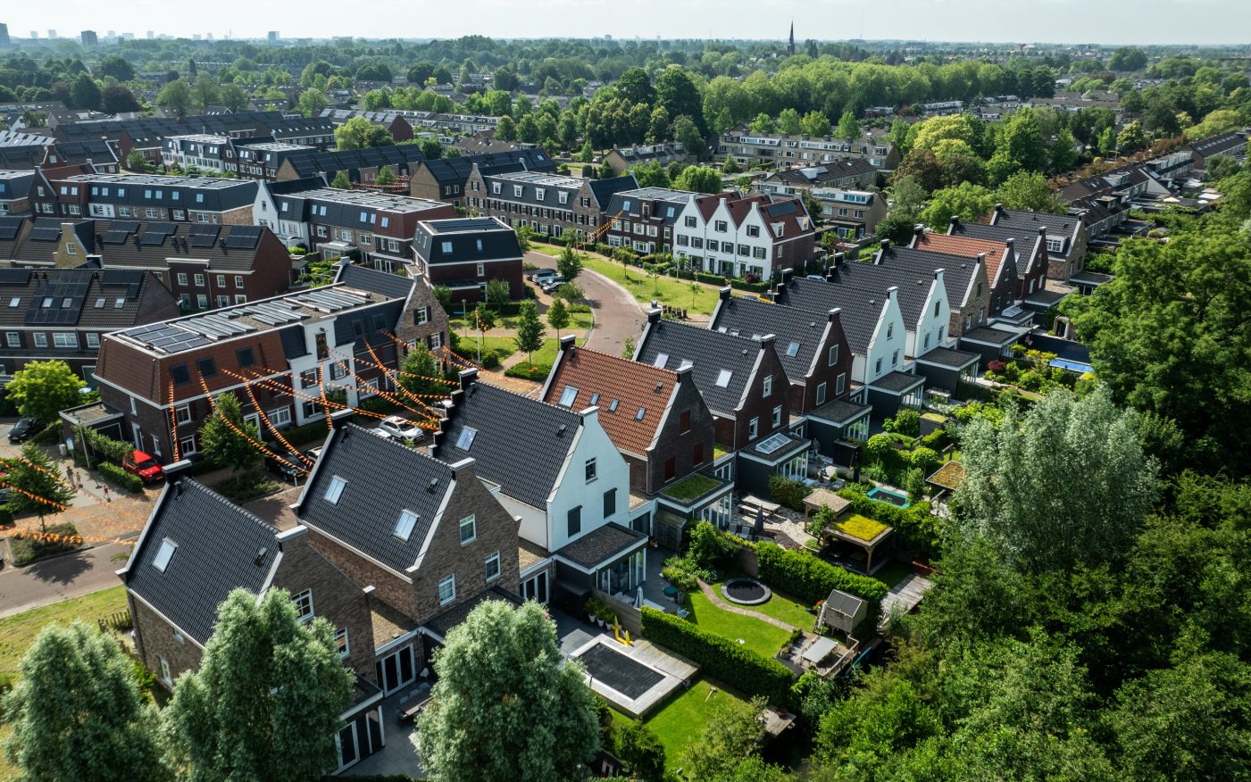  Nieuwbouw 100 woningen, Haarzicht, Vleuten | Dakpan: Modula gewolkt engobe en zwart edel-engobe