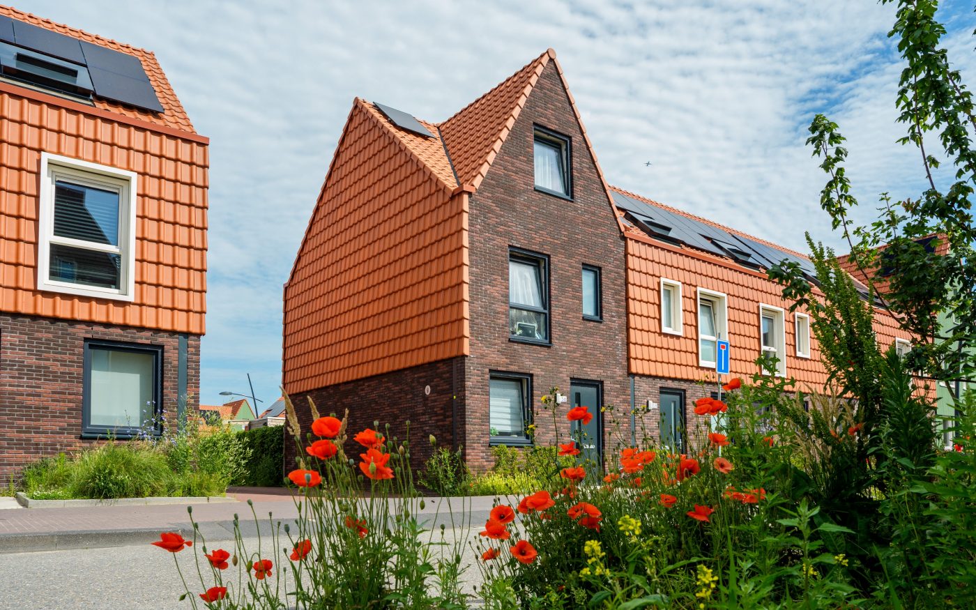 Nieuwbouw 112 woningen | Plan Kreekrijk, Assendelft | Dakpan: Alegra 10 natuurrood+ en edel-zwart engobe