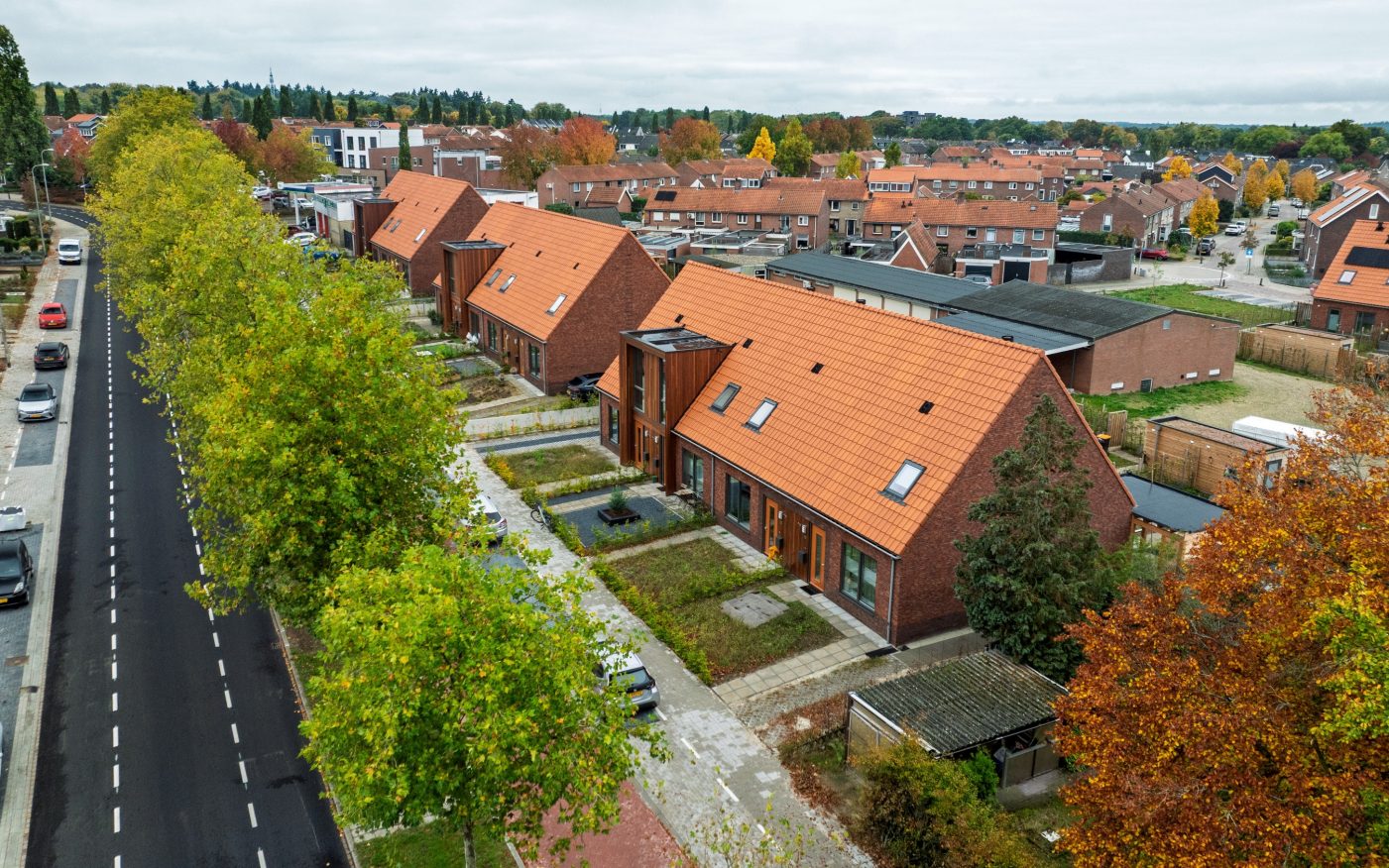 Nieuwbouw 28 woningen | Irenestraat, Rijssen | Gevelbaksteen: Menton en Blauwrood Genuanceerd ClickBrick | Dakpan: Maduramax natuurood+