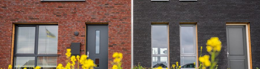 Product: ClickBrick Pure HV Blauwrood genuanceerd, Andalucia, Zwart. Aannemer: Ekowood Houses, Verhaegh Ekobouw en Bouwbedrijf Regeling. Nieuwbouwproject Ekowood Houses | Wiarda, Leeuwarden