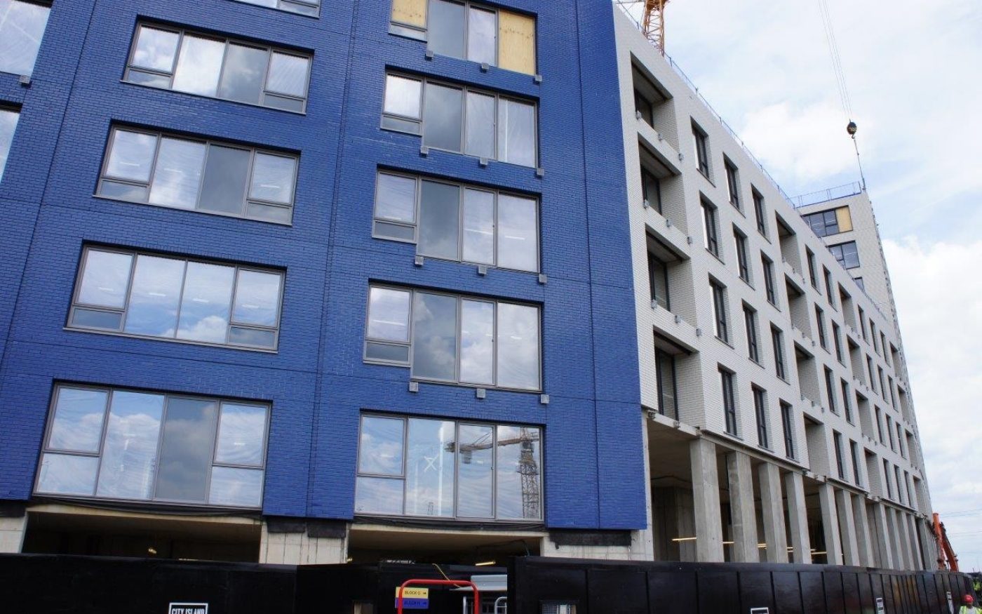 Glazuursteen Blauw Standaard, Rood Standaard en Wit Standaard SP WF | Nieuwbouw Appartementen | London City Island | Architect: Glenn Howells Architects | Client: London City Island | Photographer: Michael Molloy