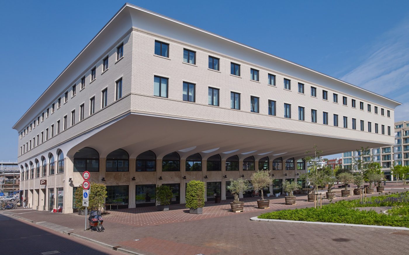 Maatwerk Glazuurbakstenen | Nieuwbouw Culinair Centrum en Hotel Project Zuidblok| Stadionplein, Amsterdam | Architect: Kollhoff Architekten | Contractors: Pieters Bouwtechniek, Vink Bouw en IQNN Vastgoed |  Client: IQNN Vastgoed