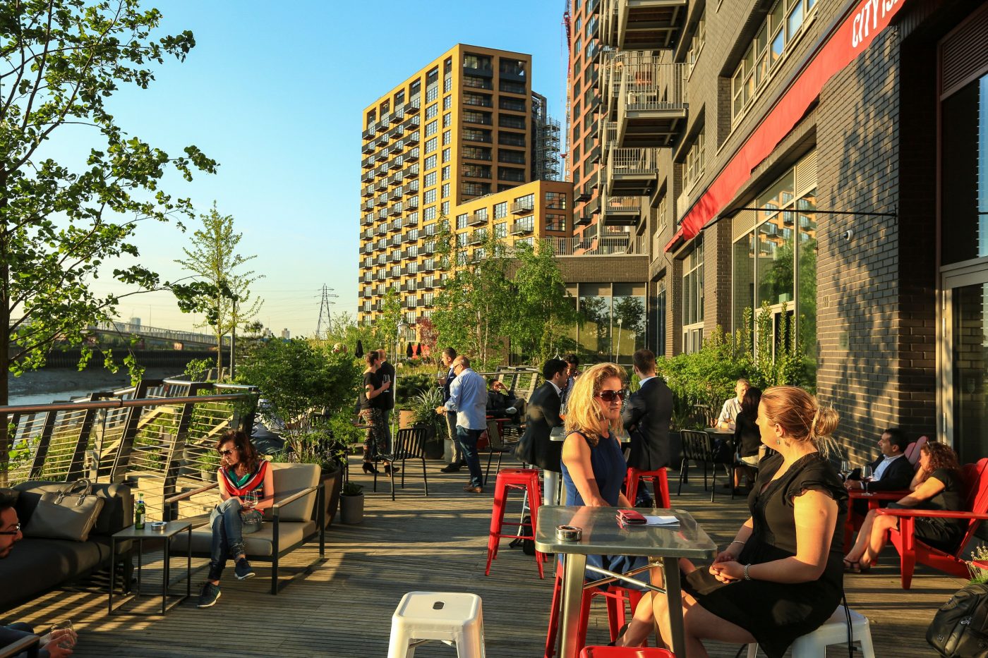 Glazuursteen Blauw Standaard, Rood Standaard en Wit Standaard SP WF | Nieuwbouw Appartementen | London City Island | Architect: Glenn Howells Architects | Client: London City Island | Photographer: Michael Molloy
