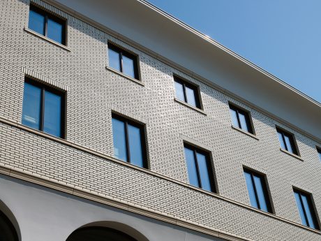 Maatwerk Glazuurbakstenen | Nieuwbouw Culinair Centrum en Hotel Project Zuidblok| Stadionplein, Amsterdam | Architect: Kollhoff Architekten | Contractors: Pieters Bouwtechniek, Vink Bouw en IQNN Vastgoed |  Client: IQNN Vastgoed