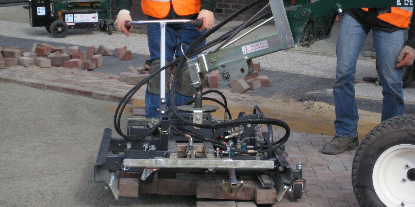 Machinaal straten | Landgoed Driessen, Waalwijk