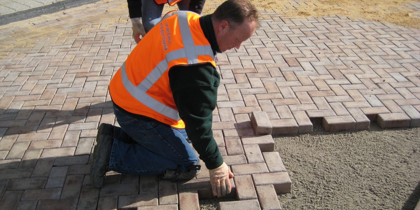 Machinaal straten | Landgoed Driessen, Waalwijk