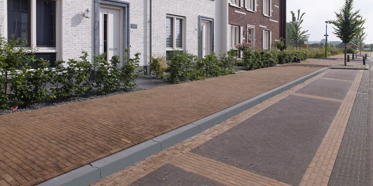 Uitbreiding Assenrade, Hattem | Straatbakstenen: Latina en Nero VB DF | Architect: Buro Noord, Steenwijk | Opdrachtgever: Gemeente Hattem | Aannemer: Bastiaan Infra, Wezep, van Gelder, Elburg en NTP Infra, Hattem