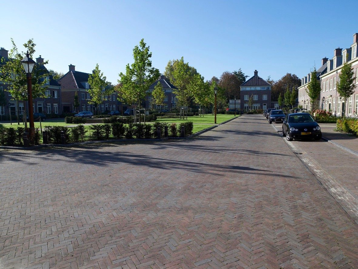 Nieuwbouw straat | Daniel Marotpark, Zeist | Straatbakstenen:  Ravenna UWF (wandelpaden) en Ravenna UDF (straat) | Opdrachtgever: Johan Matser Projectontwikkeling