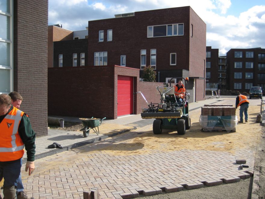 Machinaal straten | Landgoed Driessen, Waalwijk