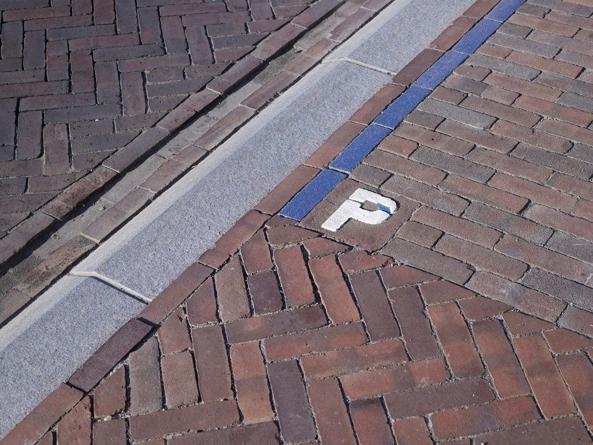 Herinrichting historische kern wijkstraat Appingedam. Rosa onbezand en Rosa bezand