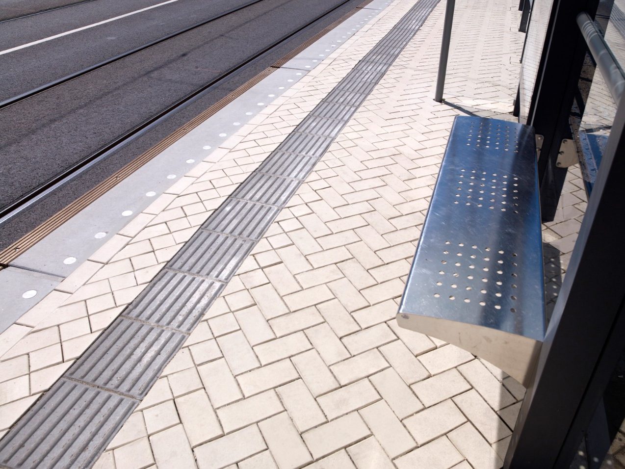 Reconstructie Spoorzone, Delft | Straatbaksteen: Argenti KK70 | Architect: Combinatie Crommelijn v.o.f. | Opdrachtgever: Gemeente Delft